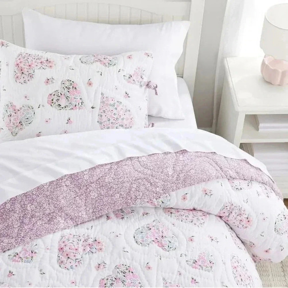 POTTERY BARN KIDS Quilt Reversible Floral Hearts Coverlet Brand NEW - Twin size